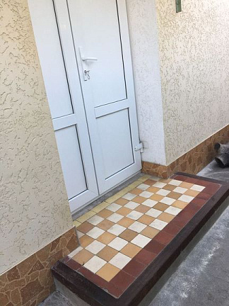 Фото 3. Двухкомнатный дом в тихом районе Евпатории
