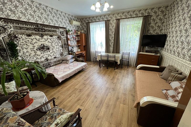 Фото 1. Двухкомнатный дом недалеко от парка Фрунзе и набережной Горького