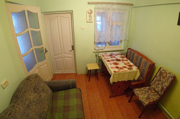 Фото 2. Уютный трехкомнатный дом в курортной зоне Евпатории