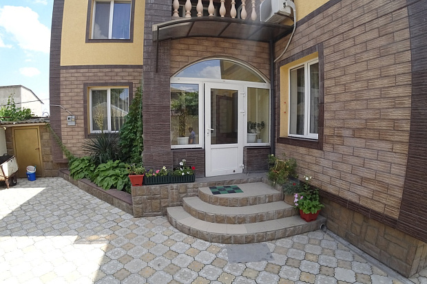 Фото 7. Трехкомнатный номер с уютной беседкой для отдыха в старом городе 
