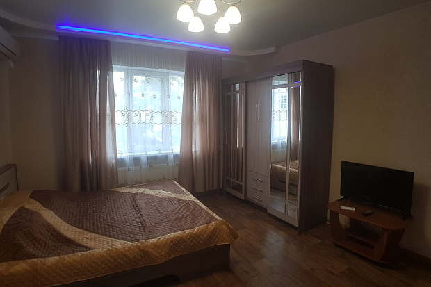 Фото 3. Трехкомнатный номер в Евпатории с террасой 