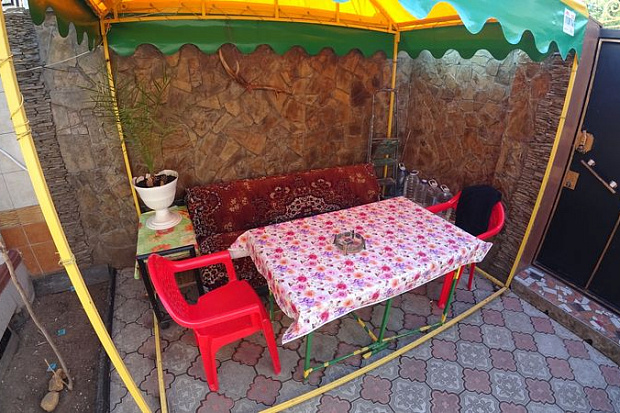 Фото 3. Трехкомнатный дом с небольшим отдельным двориком