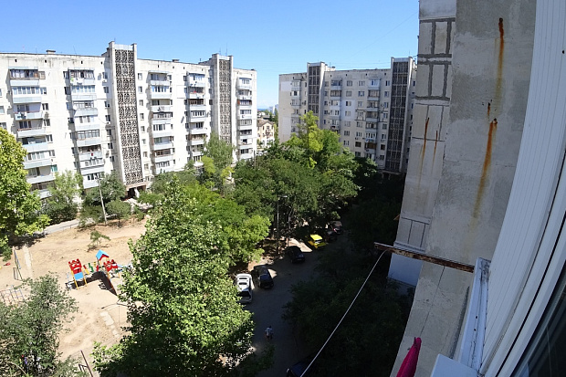 Фото 8. Трехкомнатная квартира с кухней-студией в центре Евпатории