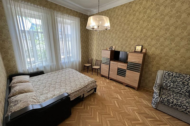 Фото 7. Трёхкомнатный дом со всеми удобствами в центре Евпатории