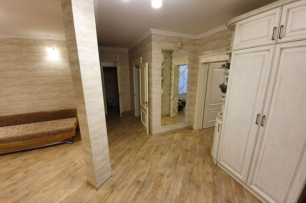 Фото 7. Стильный трехкомнатный дом с отдельной террасой в центре Евпатории