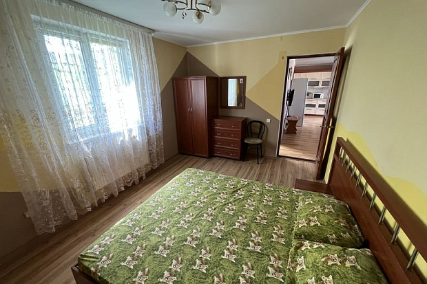 Фото 3. Трехкомнатный номер с большим ухоженным двором