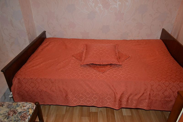 Фото 8. Двухкомнатный дом с высокими потолками на ул. Пушкина
