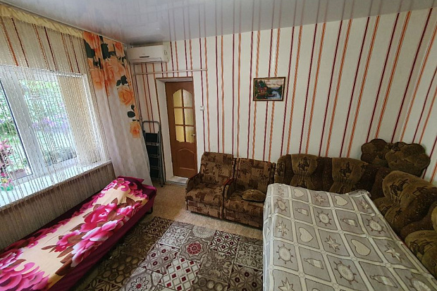 Фото 8. Трехкомнатный домик со своим двором в Евпатории