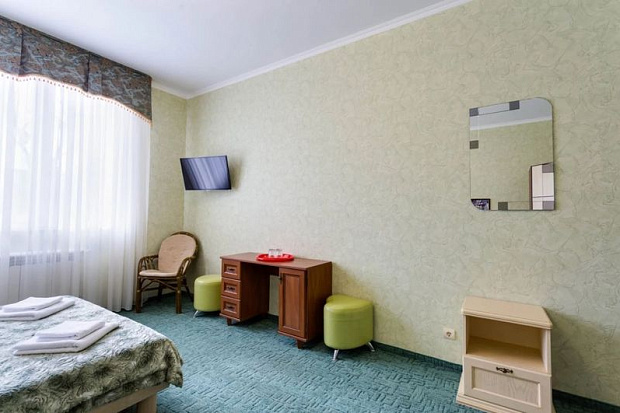 Фото 4. Уютный однокомнатный номер в санаторной зоне Евпатории