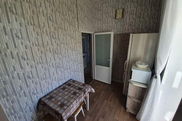 Фото 2. Двухкомнатная квартира на ул. Санаторской в доме Сталинской постройки
