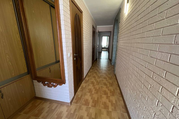 Фото 4. Просторный трехкомнатный домик в курортном районе