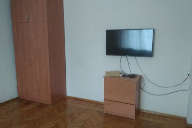 Фото 6. Трёхкомнатная квартира с балконом в центре Евпатории