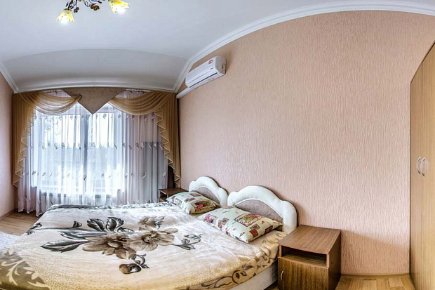 Фото 4. Трёхкомнатные апартаменты в центре Евпатории