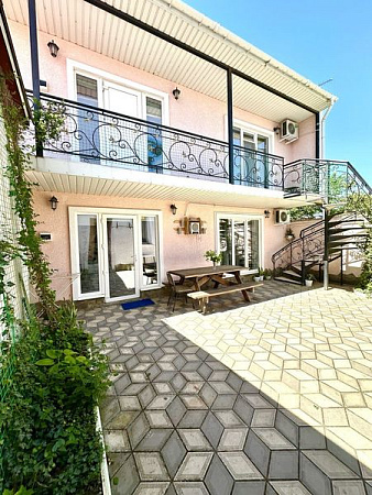 Фото 3. Четырёхкомнатный дом со своим двором для большой компании