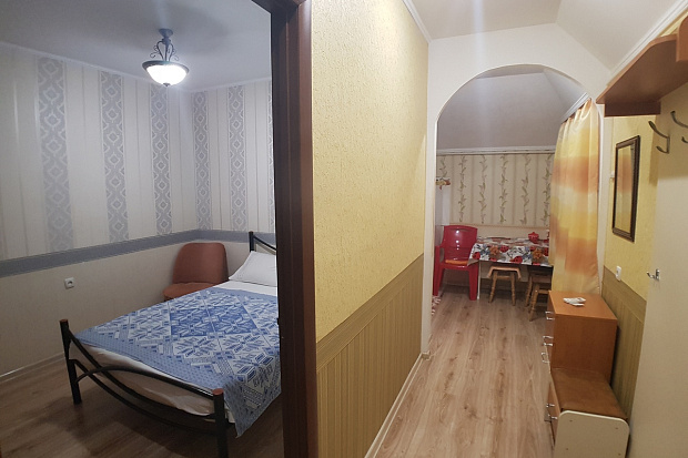 Фото 5. Двухкомнатный номер в центре Евпатории