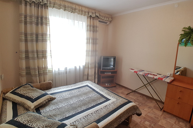Фото 4. Номер в курортной зоне Евпатории со всеми удобствами