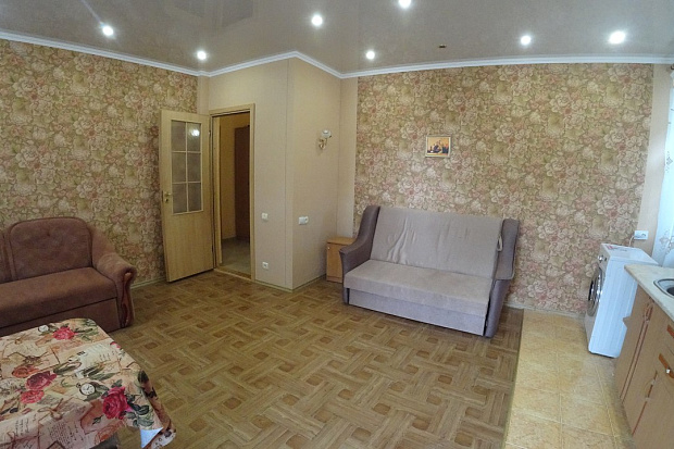 Фото 4. Просторный двухкомнатный номер с личным гаражом