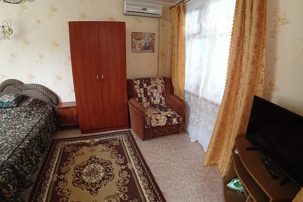 Фото 15. Двухкомнатный дом с уютным зеленым двориком