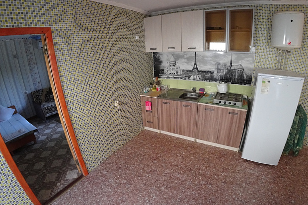 Фото 1. Недорогой просторный номер в 200 метрах от пляжа