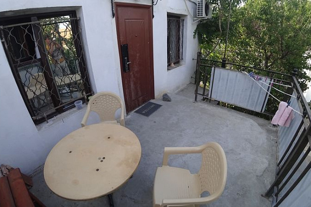 Фото 3. Однокомнатный номер в частном секторе с отдельной террасой