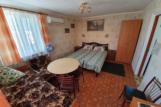 Фото 1. Уютный однокомнатный номер на улице 8 марта в Евпатории