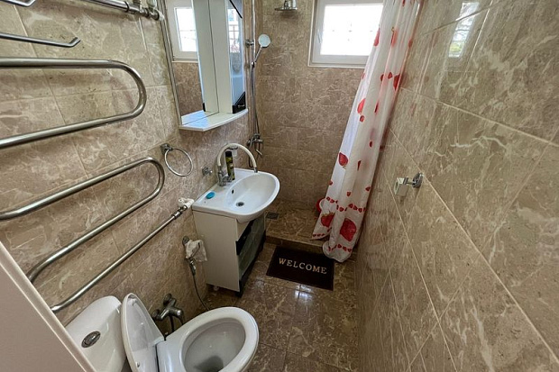 Фото 4. Трёхкомнатный дом со всеми удобствами в центре Евпатории