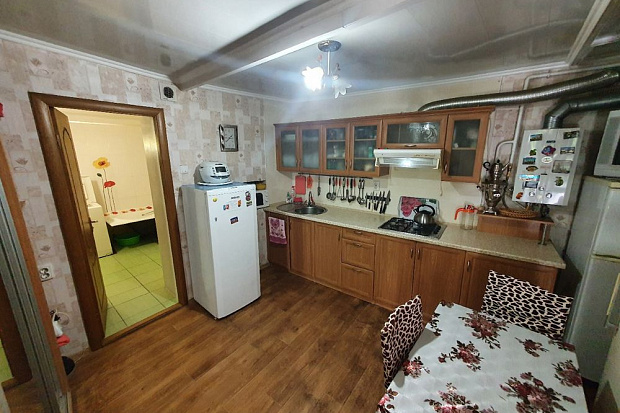 Фото 3. Трехкомнатный домик со своим двором в Евпатории