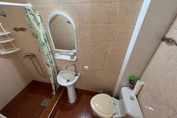 Фото 5. Однокомнатный номер со всеми удобствами в курортной зоне Евпатории