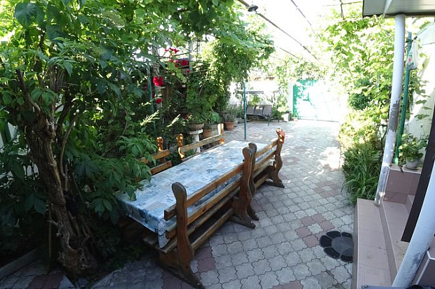 Фото 1. Двухкомнатный дом в тихом центре Евпатории