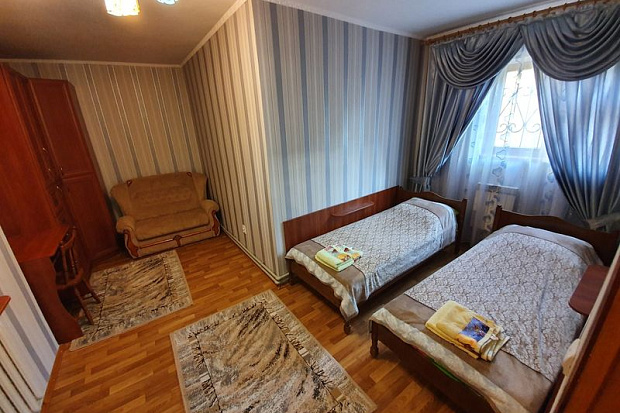 Фото 8. Дом с красивым двором в санаторно-курортной зоне