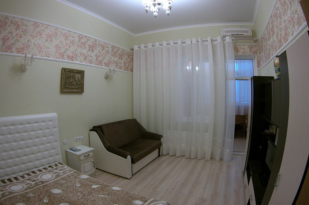 Фото 5. Недорогой двухкомнатный дом с двором в Евпатории