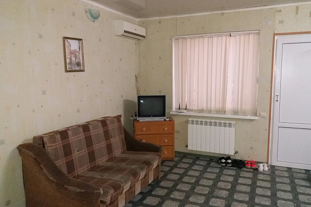 Фото 3. Недорогой однокомнатный номер в центре Евпатории 