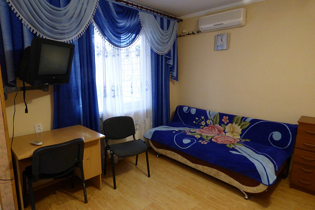 Фото 6. Комфортный номер-студия в курортной зоне Евпатории