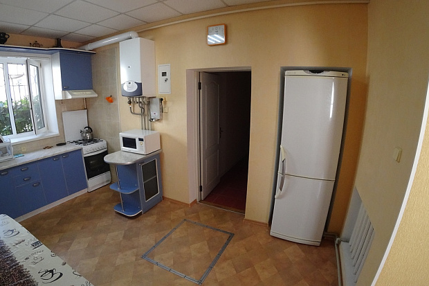 Фото 2. Двухкомнатный дом неподалеку от набережной Горького 