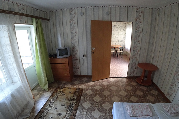 Фото 8. Недорогой просторный номер в 200 метрах от пляжа