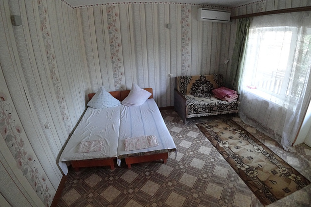 Фото 4. Недорогой просторный номер в 200 метрах от пляжа