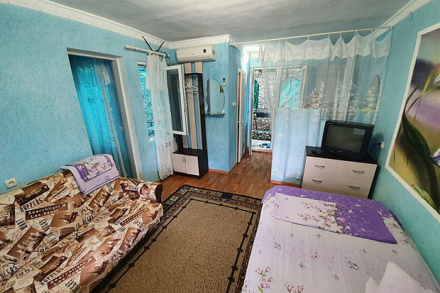 Фото 3. Двухкомнатный домик в курортной зоне Евпатории недалеко от песчаных пляжей