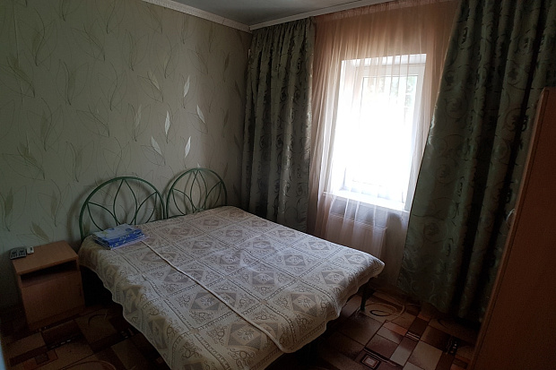 Фото 1. Двухкомнатный номер в курортной зоне Евпатории