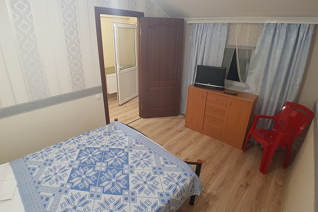 Фото 4. Двухкомнатный номер в центре Евпатории