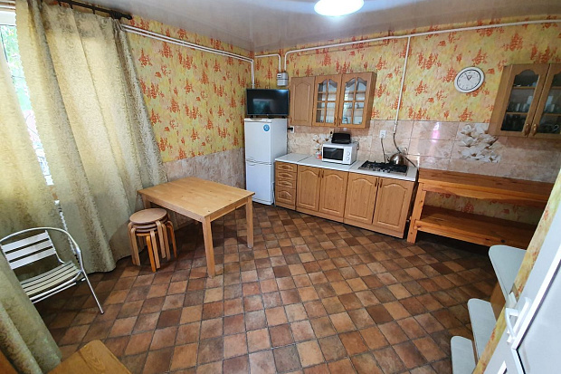 Фото 6. Трехкомнатный дом в центре Евпатории