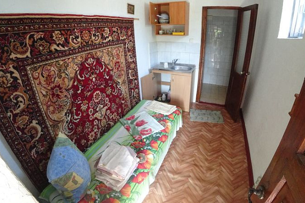 Фото 1. Двухкомнатный номер в районе набережной Горького