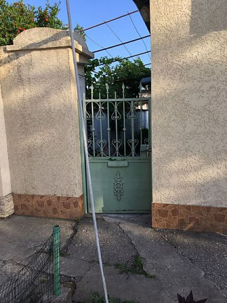 Фото 2. Двухкомнатный дом в тихом районе Евпатории