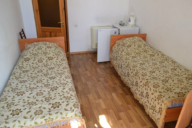 Фото 1. Однокомнатный номер в курортной зоне Евпатории возле пляжа Робинзон