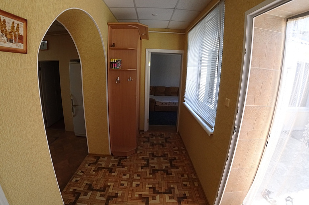 Фото 5. Двухкомнатный дом неподалеку от набережной Горького 