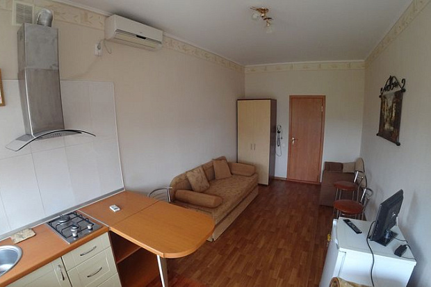Фото 2. Однокомнатный номер-студия на ул. Пушкина в Евпатории