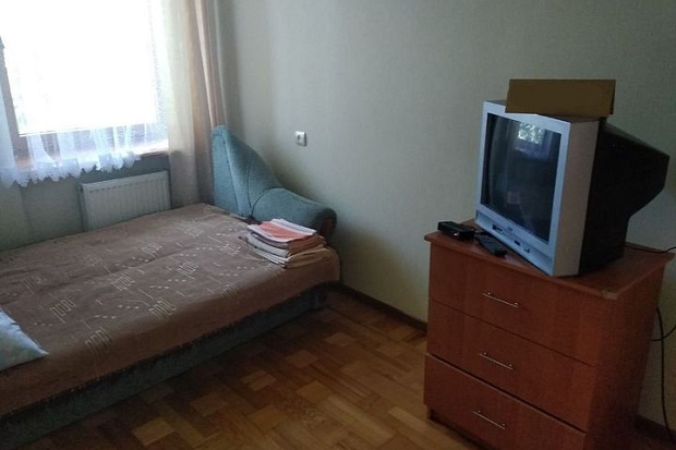 Фото 7. Трёхкомнатная квартира с балконом в центре Евпатории