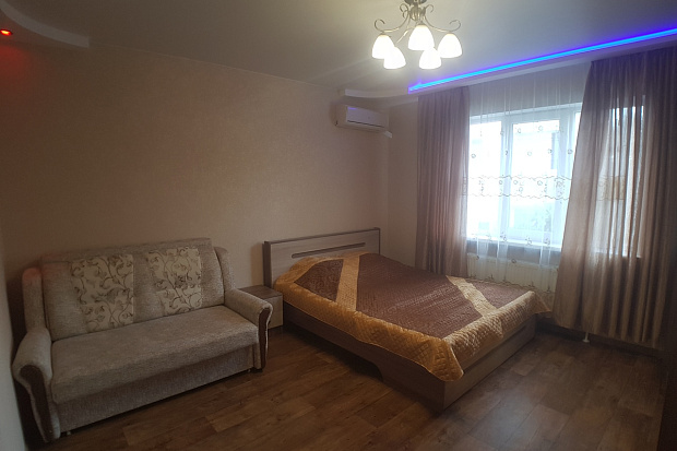 Фото 1. Трехкомнатный номер в Евпатории с террасой 