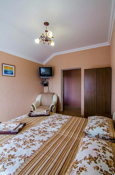 Фото 24. Трёхкомнатные апартаменты в центре Евпатории