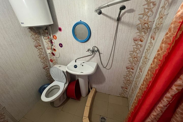 Фото 9. Двухкомнатный дом с отдельным озелененным двором 