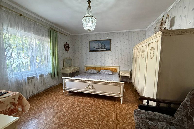 Фото 11. Трехкомнатный и очень вместительный дом с отдельным двором